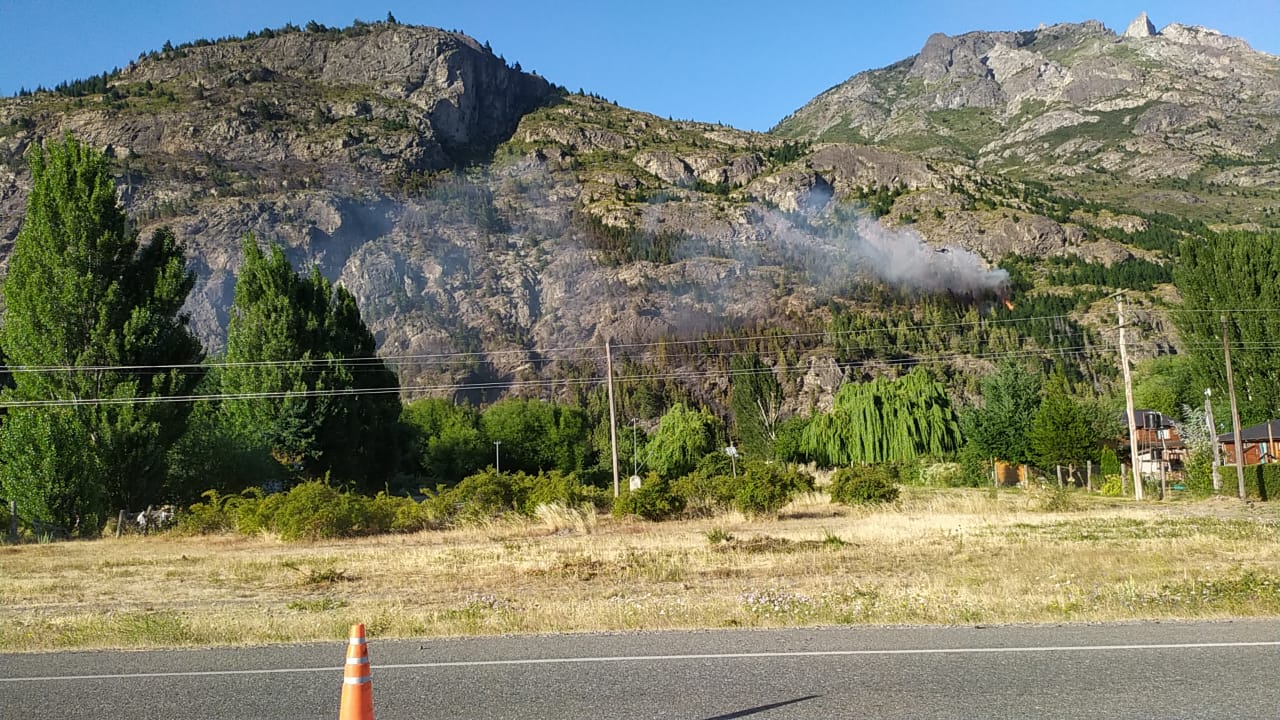Cordillera: Brigadistas circunscriben incendio en El Pedregoso y controlan otro en Los Cipreses