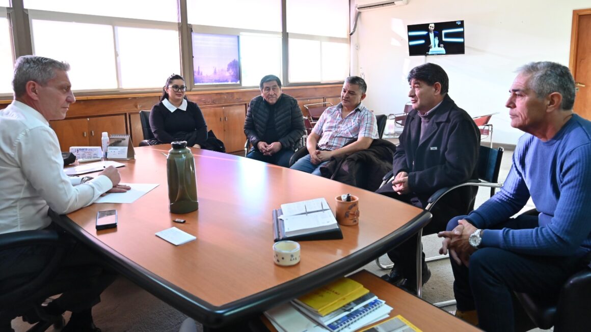 Arcioni se reunió con integrantes de la Agrupación Veteranos de Guerra de la Policía para avanzar en el proyecto solidario que llevan adelante en la Provincia