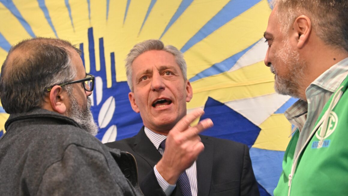 Histórico: Arcioni encabezó la firma del Convenio Colectivo de Trabajo unificado para la Administración Pública Provincial