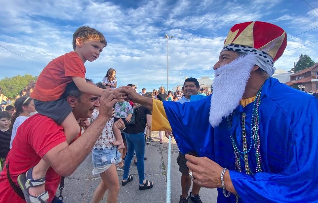 Los Reyes Magos Llegan Al Madryn Comestible