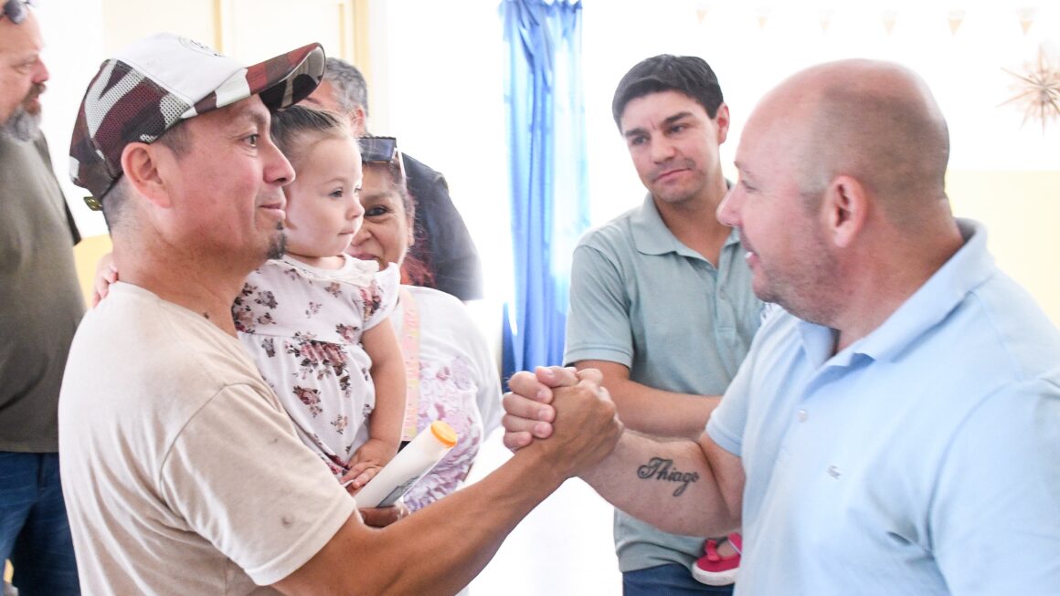 Sastre Visitó Las Instalaciones De La Asociación Vecinal Del Barrio Gobernador Fontana