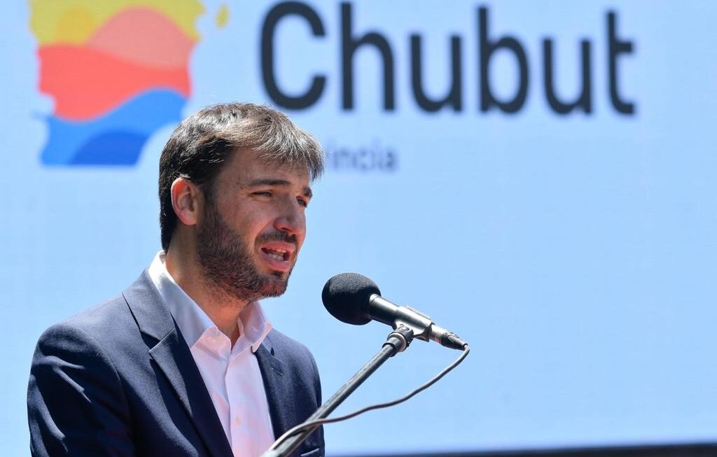 Torres anunció que este viernes 5 se depositarán los haberes a los empleados públicos y jubilados del Chubut