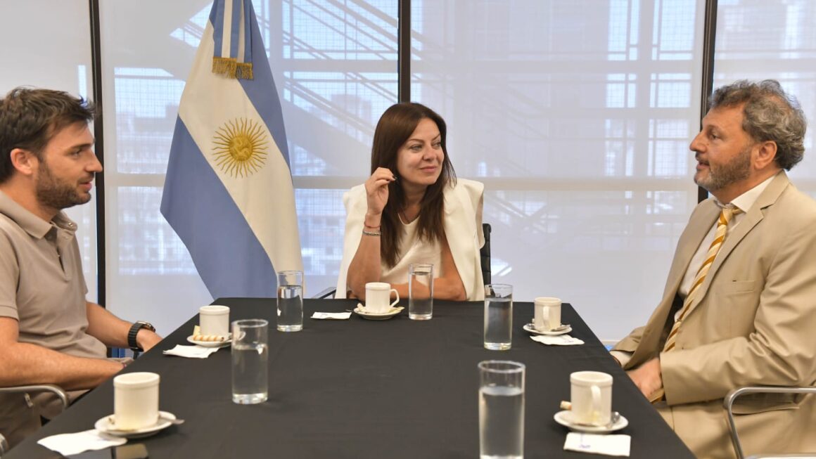Torres se reunió con funcionarios nacionales para coordinar políticas sociales en la provincia