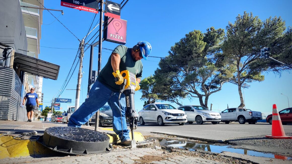 Tareas rutinarias de nuestro personal de Mantenimiento Boca de Registros