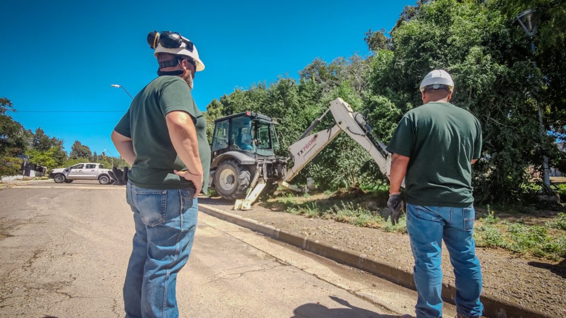 Reparación cloacal en B° Supervisores de Aluar