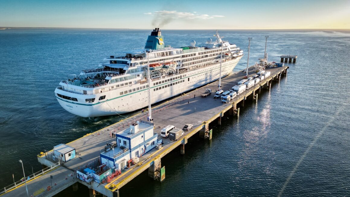 Temporada de Cruceros: El MS Amadea arribó a Puerto Madryn