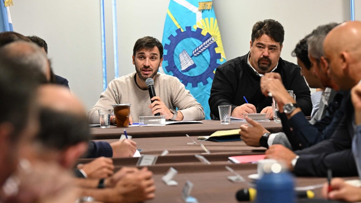 Torres y Facundo Ball expondrán ante intendentes de todo Chubut un informe técnico con la situación económica actual de la provincia