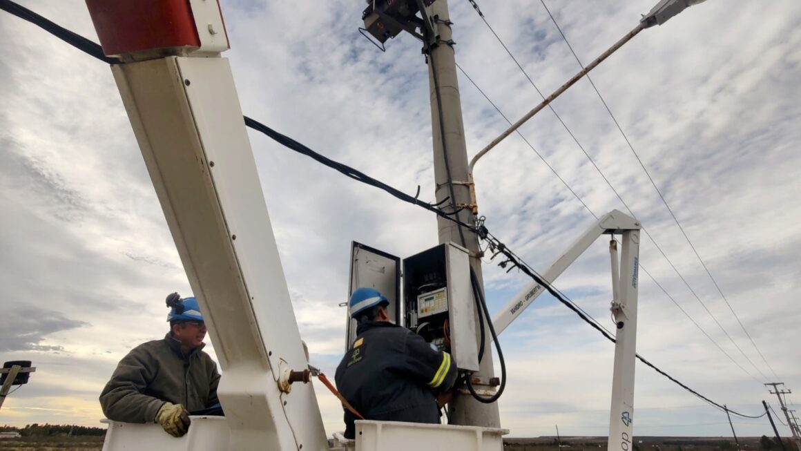 Finalizó la instalación del nuevo reconectador en El Doradillo