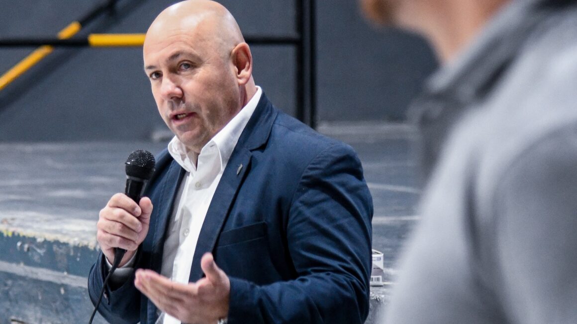 Sastre Presentó El Proyecto De Reinserción Y Terminalidad Escolar, Para El Cual Ya Se Inscribieron Más De 1.000 Vecinos