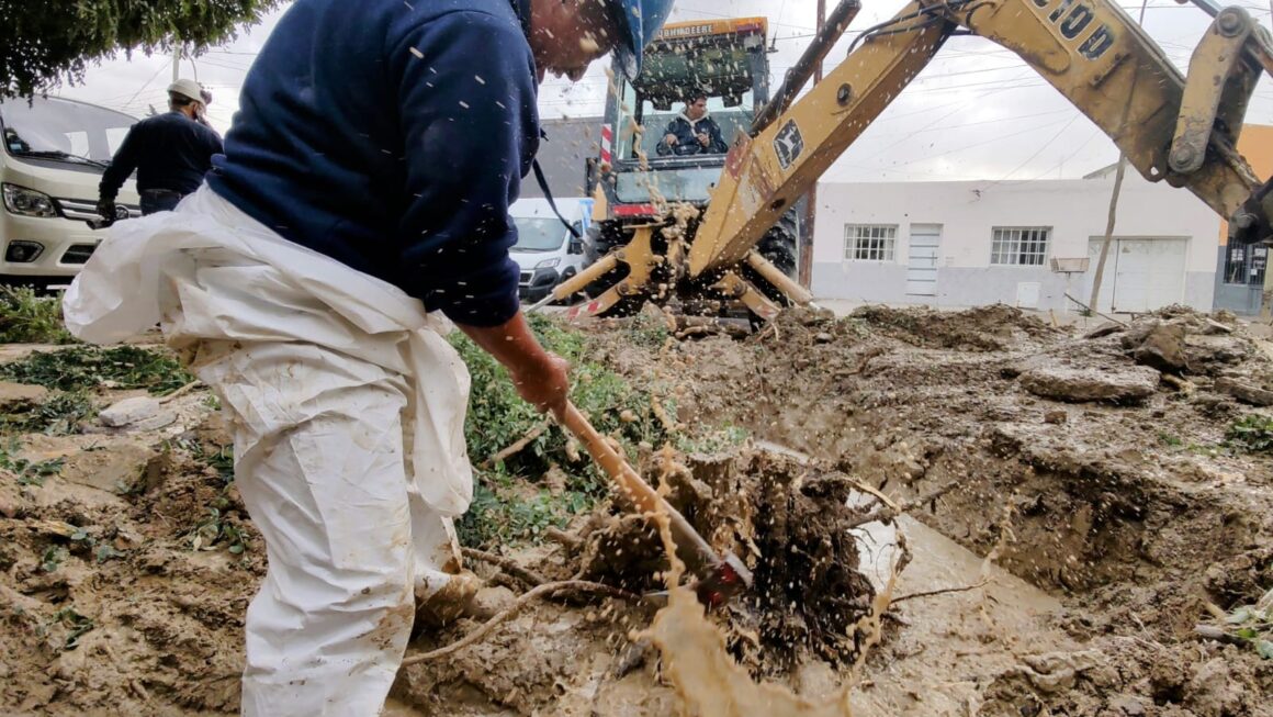 Nueva reparación sobre el sistema de distribución de agua potable