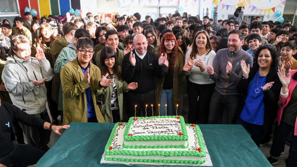 Sastre Participó Del Acto Por El 33º Aniversario De La Escuela Municipal De Pesca “Juan Demonte”