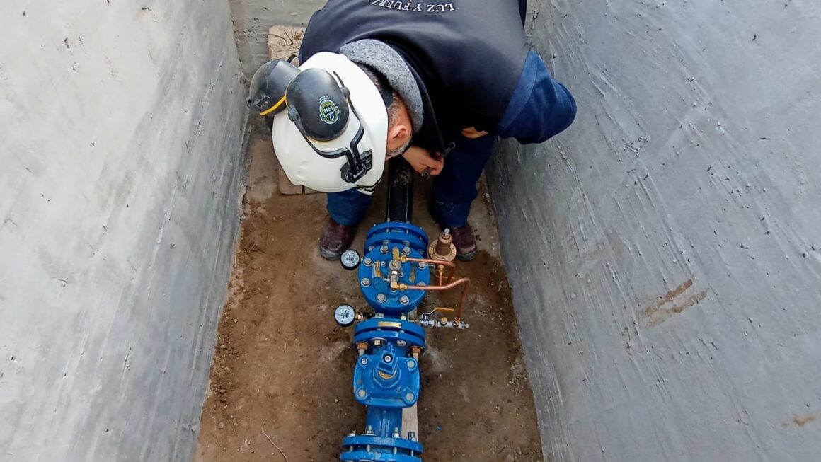 Tareas de mantenimiento sobre la cisterna de «El Doradillo».