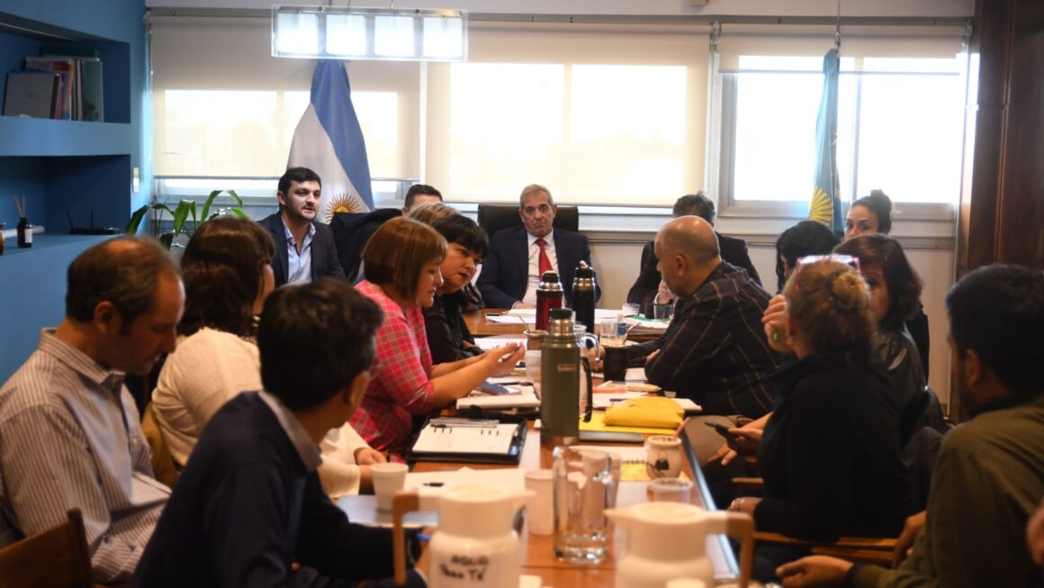 Provincia mejoró la oferta paritaria para docentes y auxiliares de la educación