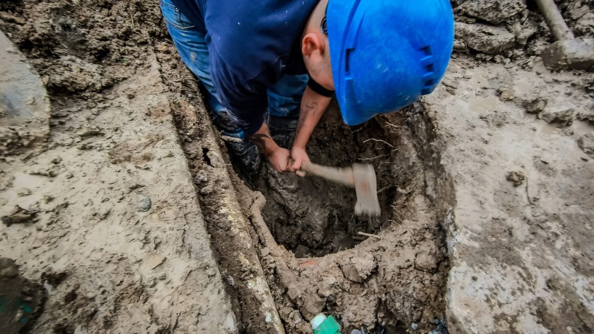 Renovación de conexión domiciliaria sobre Necochea