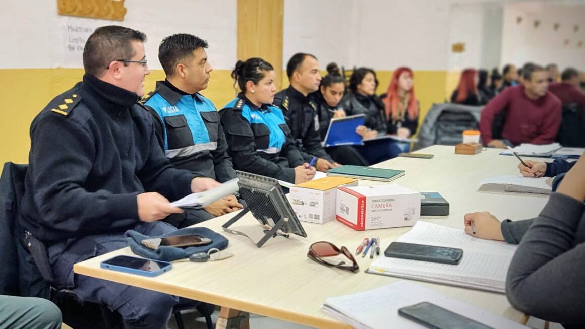 Reunión multisectorial en el Barrio Fontana