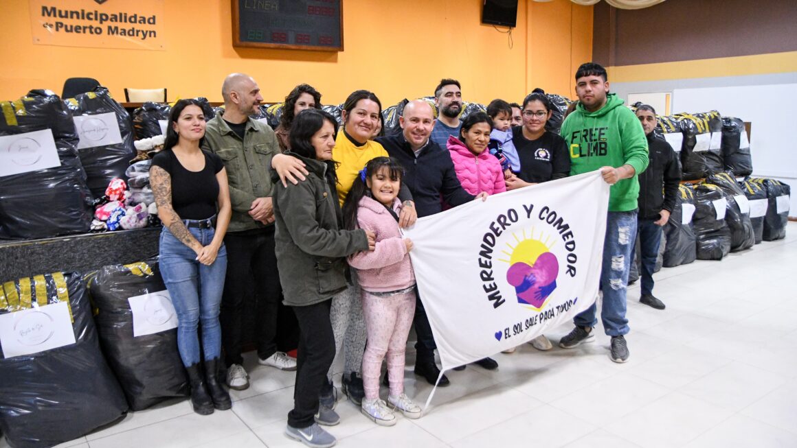 El Intendente Entregó Indumentaria De Invierno Para Los Distintos Espacios Comunitarios De La Ciudad