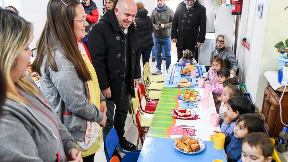 El Intendente Participó Del Encuentro Entre Las Personas Mayores Del Hogar “Hebras De Plata” Y Niños Y Niñas De Distintos CPI