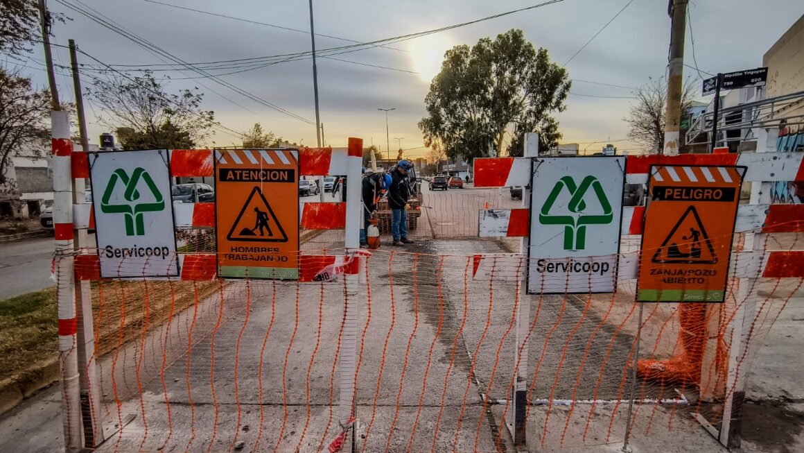 Reconstrucción de pavimento afectado por los servicios