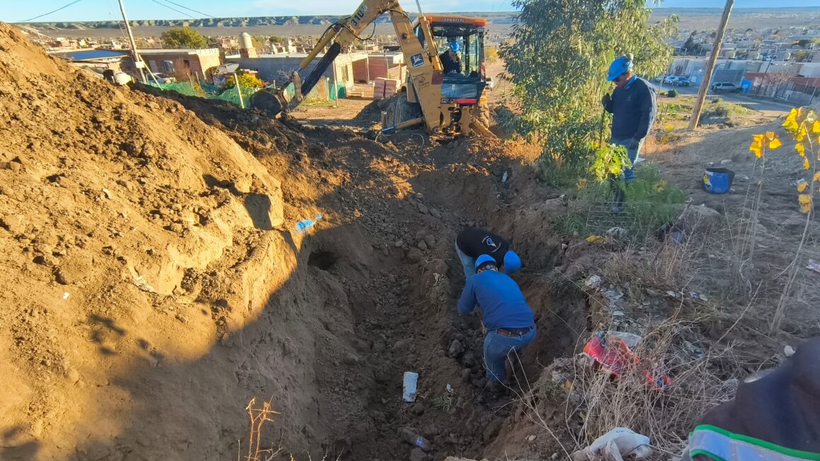 Rotura de red de agua potable en la zona oeste
