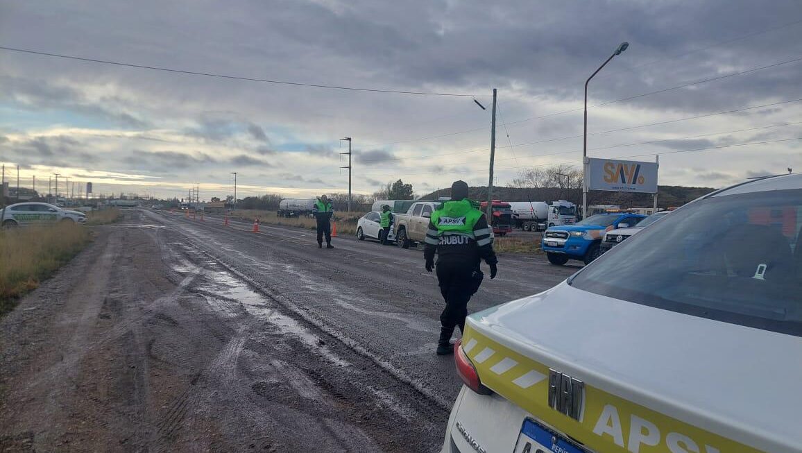 Provincia continúa trabajando para normalizar la circulación en el tramo Trelew – Comodoro Rivadavia de la Ruta 3