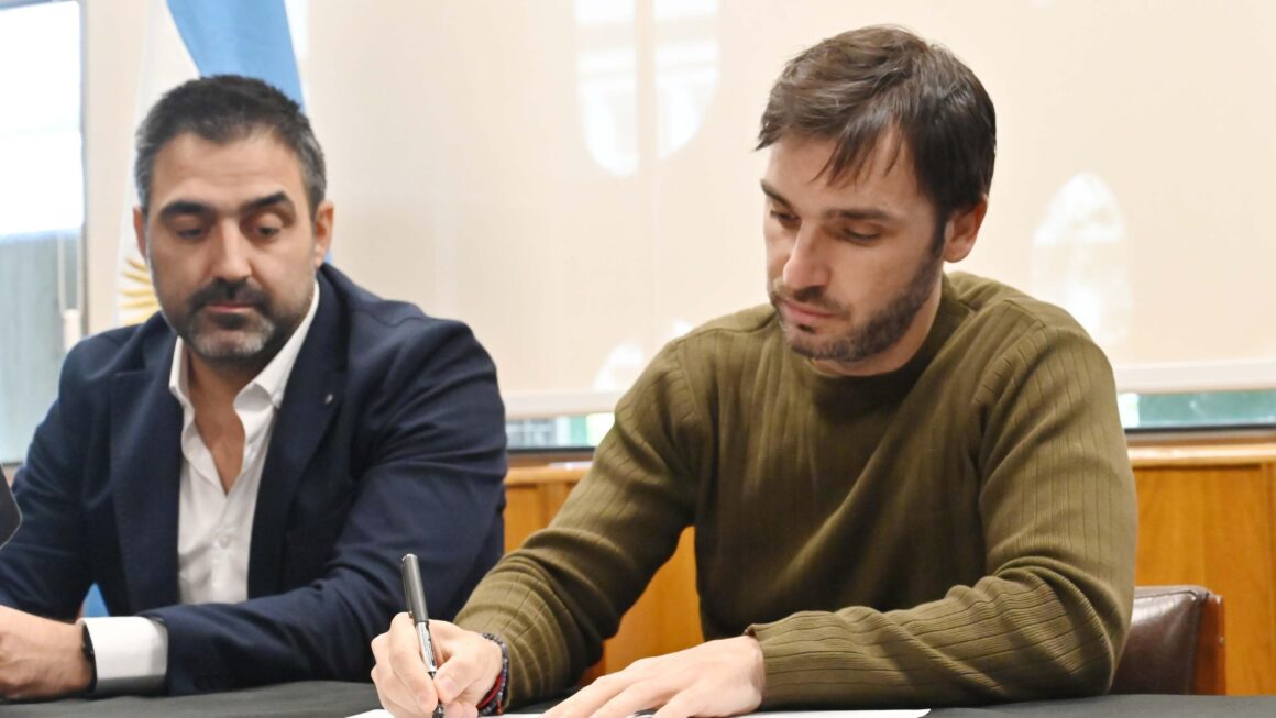 Torres firmó el decreto para el llamado a elecciones de los vocales activos y pasivos de ISSyS