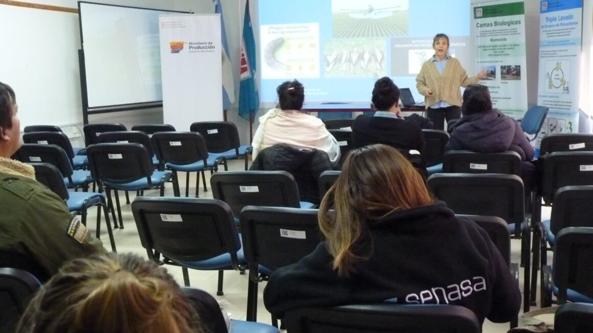 El Gobierno capacitó a productores agropecuarios y técnicos sobre uso responsable de agroquímicos