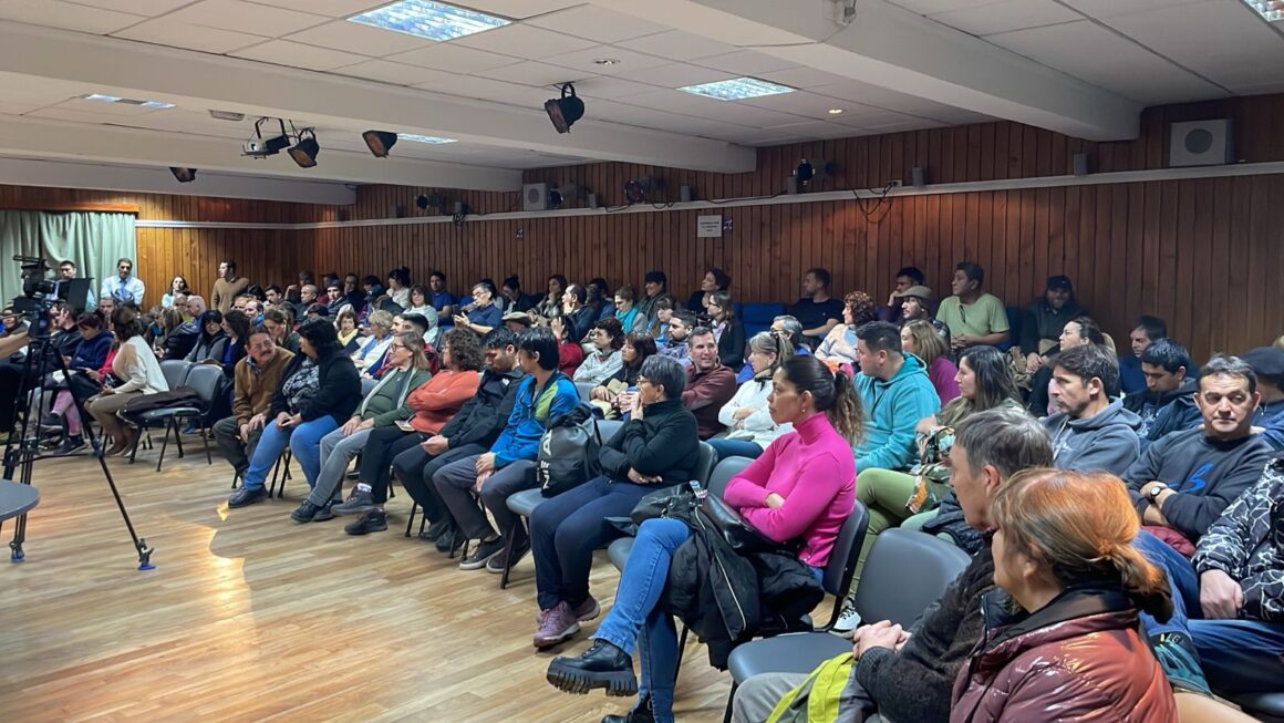 Más de 200 vecinos de la cordillera asistieron a charlas informativas sobre créditos para emprendimientos turísticos y productivos brindadas por la Provincia