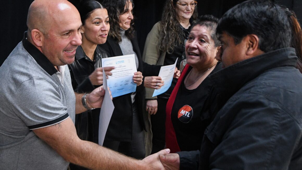 Sastre Encabezó La Entrega De Certificados A Quienes Realizaron La Capacitación De Cuidadores Polivalentes