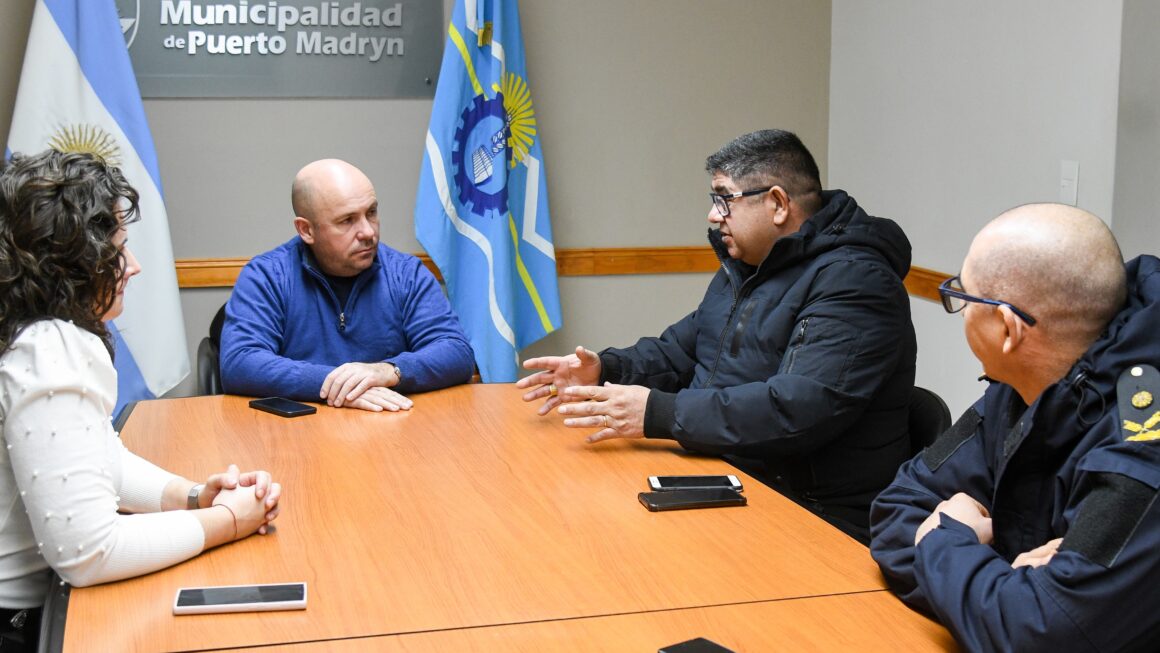 Sastre Recibió Al Jefe De La Unidad Regional De La Policía Del Chubut Y Confirmó Que Se Seguirá Trabajando Articuladamente