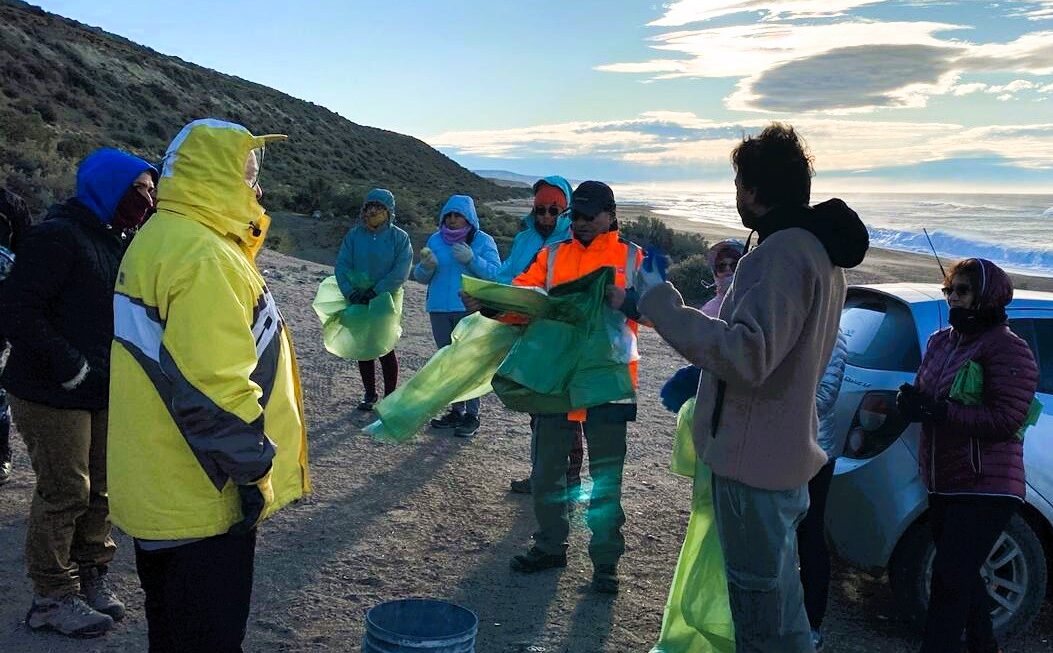 Provincia cerró el “Mes del Ambiente” con una jornada de limpieza en Isla Escondida