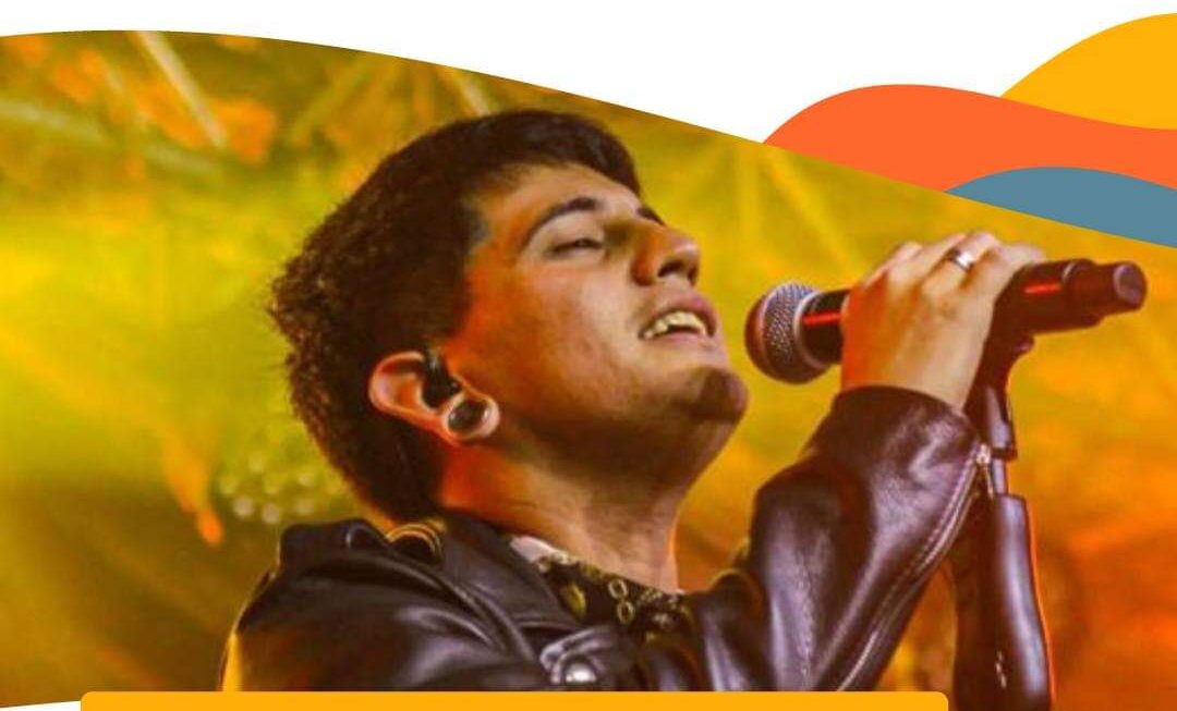 Provincia organiza un conversatorio para jóvenes en Camarones con la presencia de Yhosva Montoya