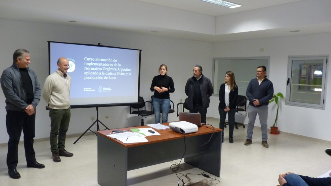 Provincia inició curso para implementadores de normativa orgánica en la cadena ovina y producción de lana