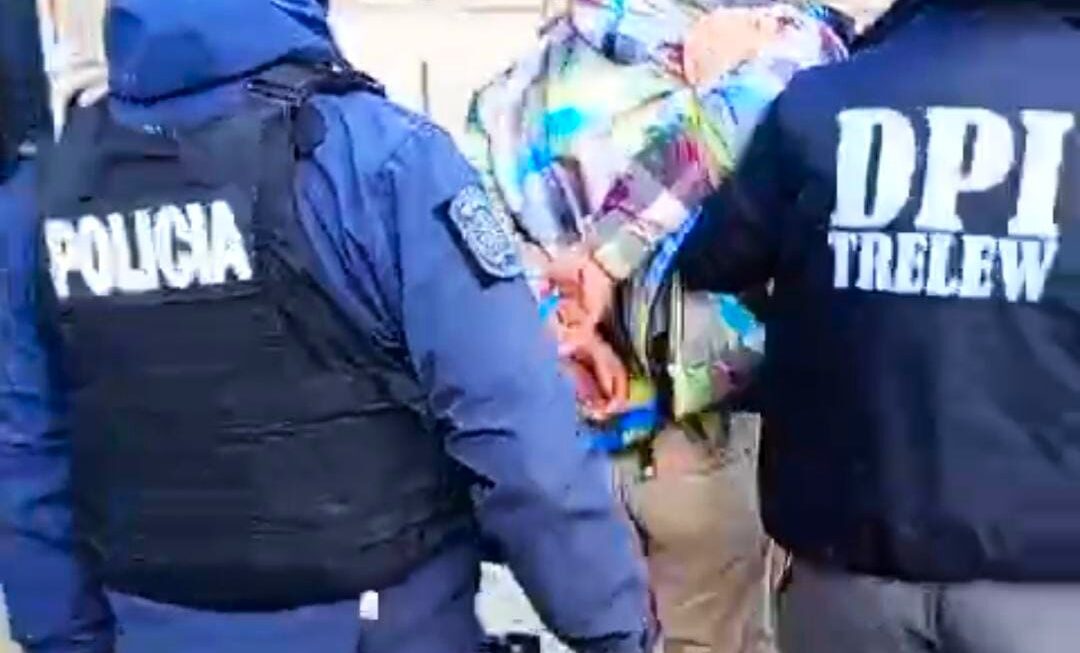La Policía del Chubut detuvo a un sujeto que amenazó a un comerciante con un arma de fuego en Trelew