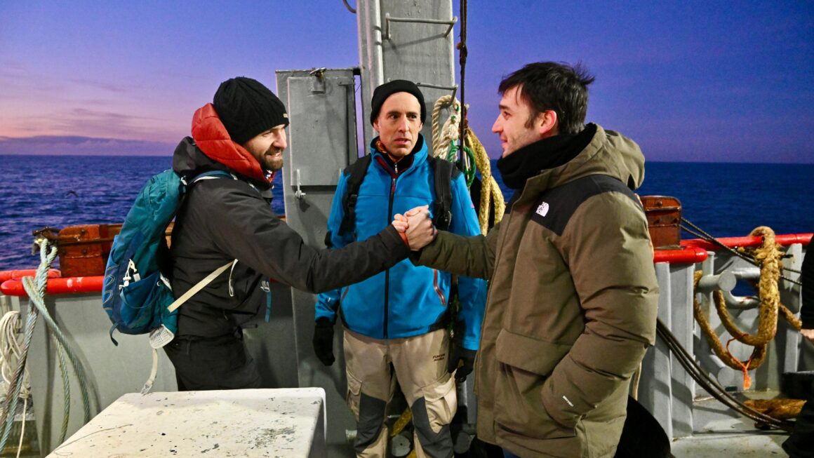 Torres participó de la instalación de una boya oceanográfica en Rawson junto a investigadores de la UNPSJB