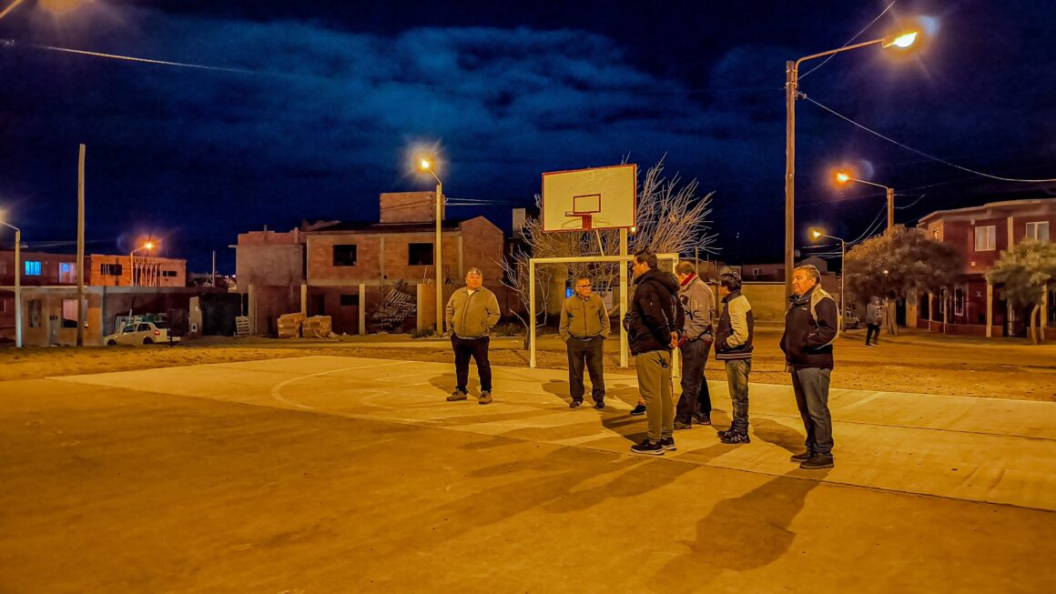 Reunión con vecinalistas del barrio Güemes.
