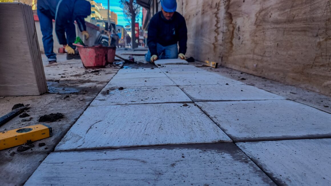 Avanza la reconstrucción de veredas sobre calle Mitre