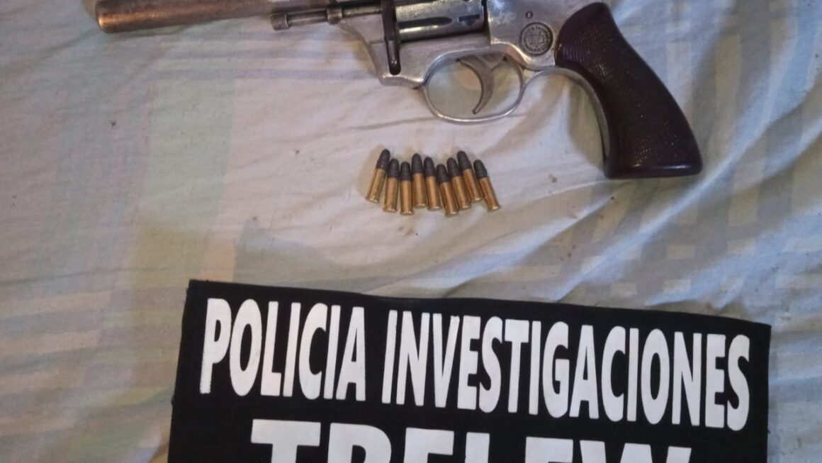 La Policía del Chubut secuestró un arma de fuego y municiones en allanamientos en Trelew