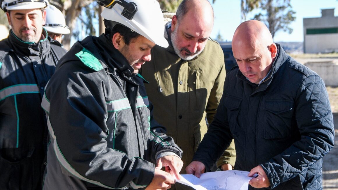 El Intendente Recorrió La Obra Que Se Realizó Para Optimizar El Servicio De Agua Potable En Distintos Barrios De La Zona Noroeste
