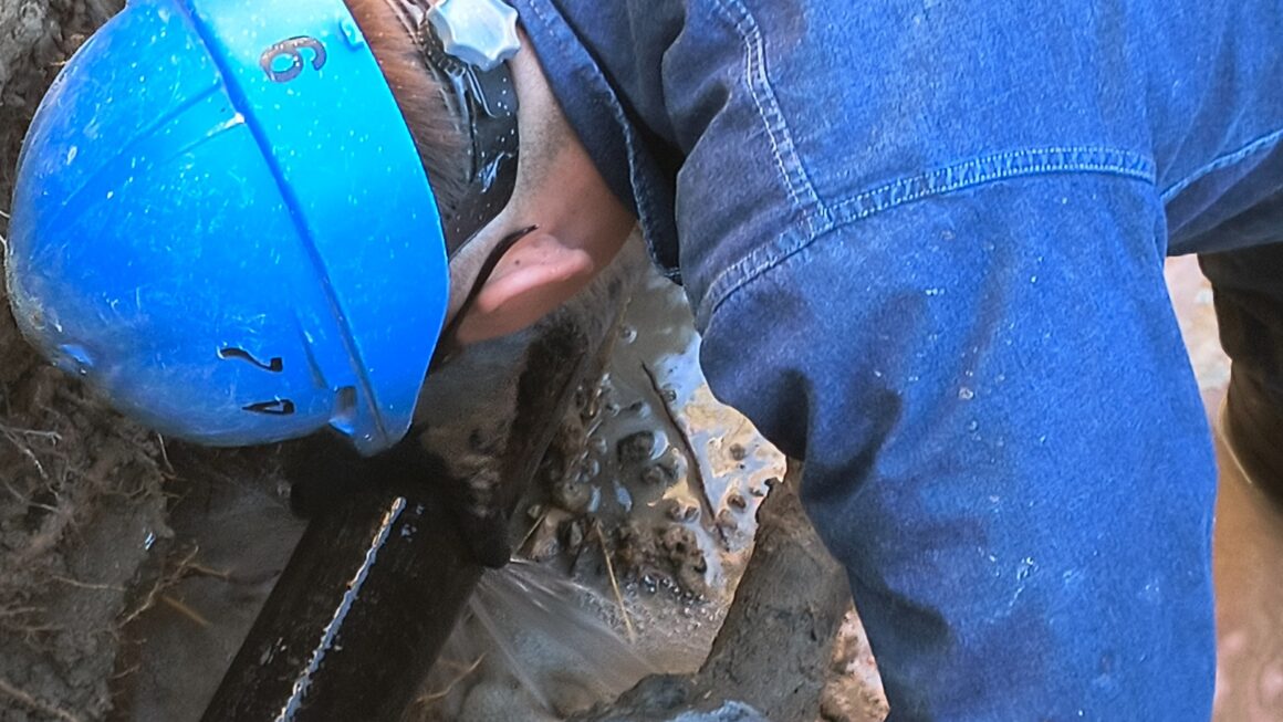 Corte de agua potable por rotura de red en España y Paraná.