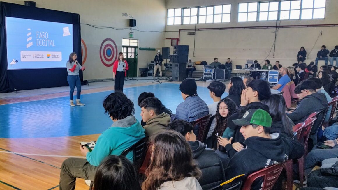Ciudadanía Digital: Cientos de estudiantes participaron de un nuevo encuentro de formación organizado por el Gobierno de la Provincia