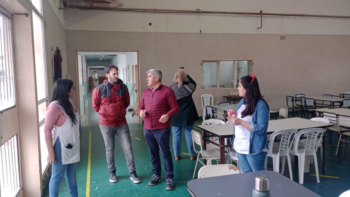 El Gobierno inspeccionó escuelas en la cordillera y la zona sur para asegurar el normal desarrollo de las actividades escolares