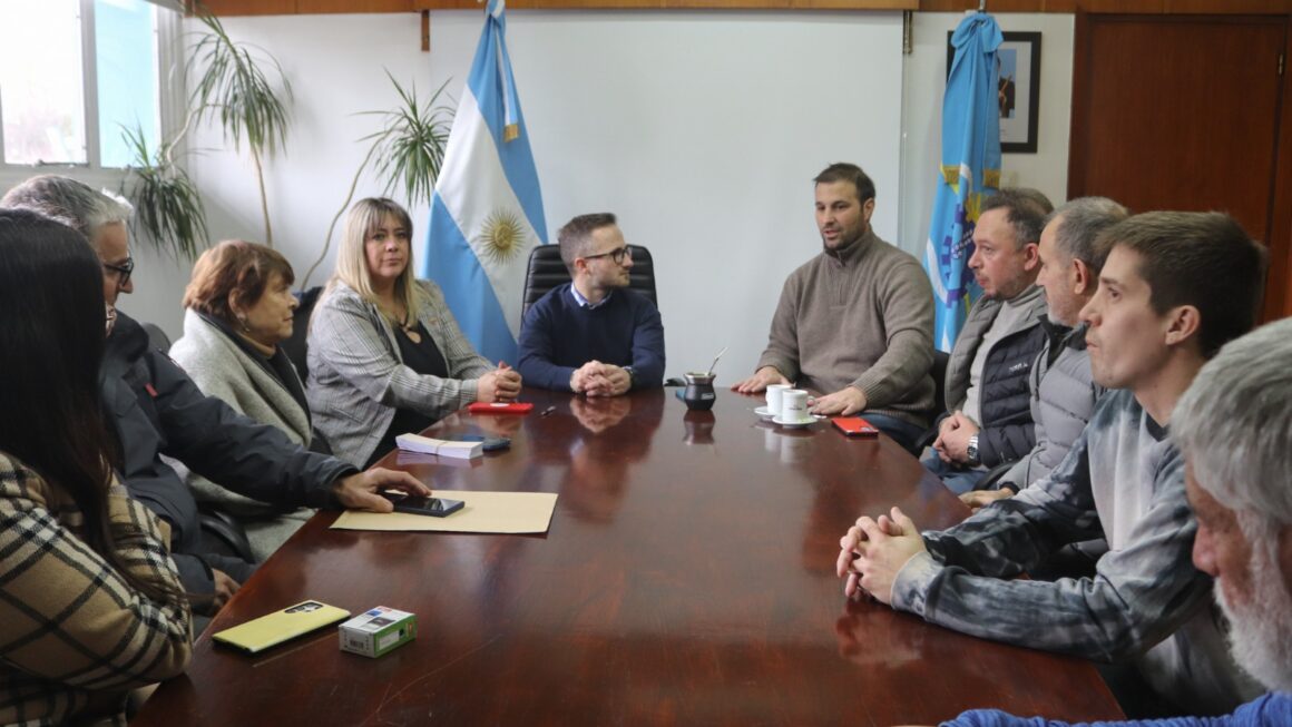 En un trabajo en conjunto con el Gobierno del Chubut, prestadores balleneros donan 50 millones para infraestructura turística de Puerto Pirámides