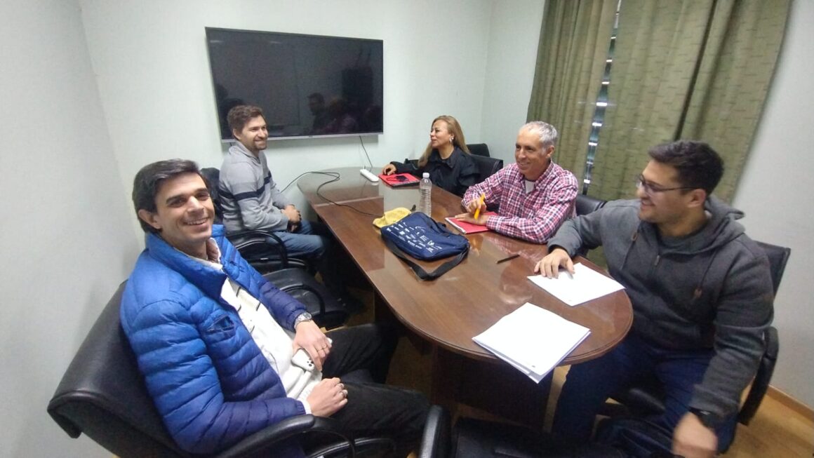 Chubut fortalece políticas de infraestructura portuaria en colaboración con la UNPSJB