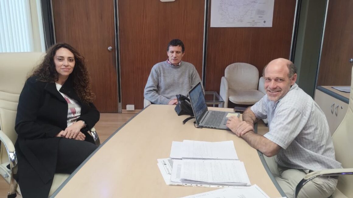 Provincia y Municipio de Camarones avanzan en la planificación de nuevas viviendas para la localidad