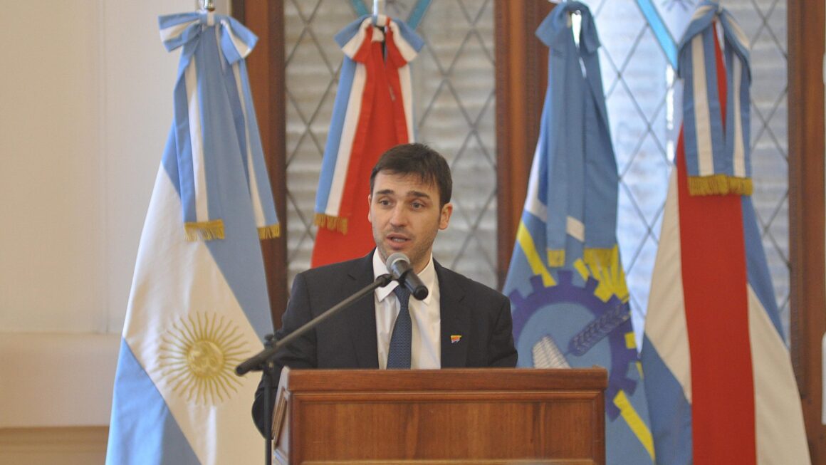 Torres y Pullaro firmaron convenios de cooperación para la promoción industrial y turística entre ambas provincias