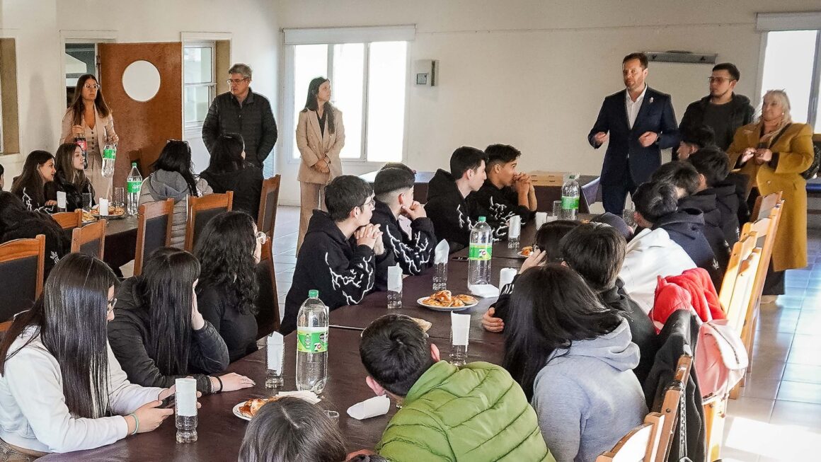 Estudiantes de la Meseta Central visitaron el Muelle Almirante Storni en Puerto Madryn