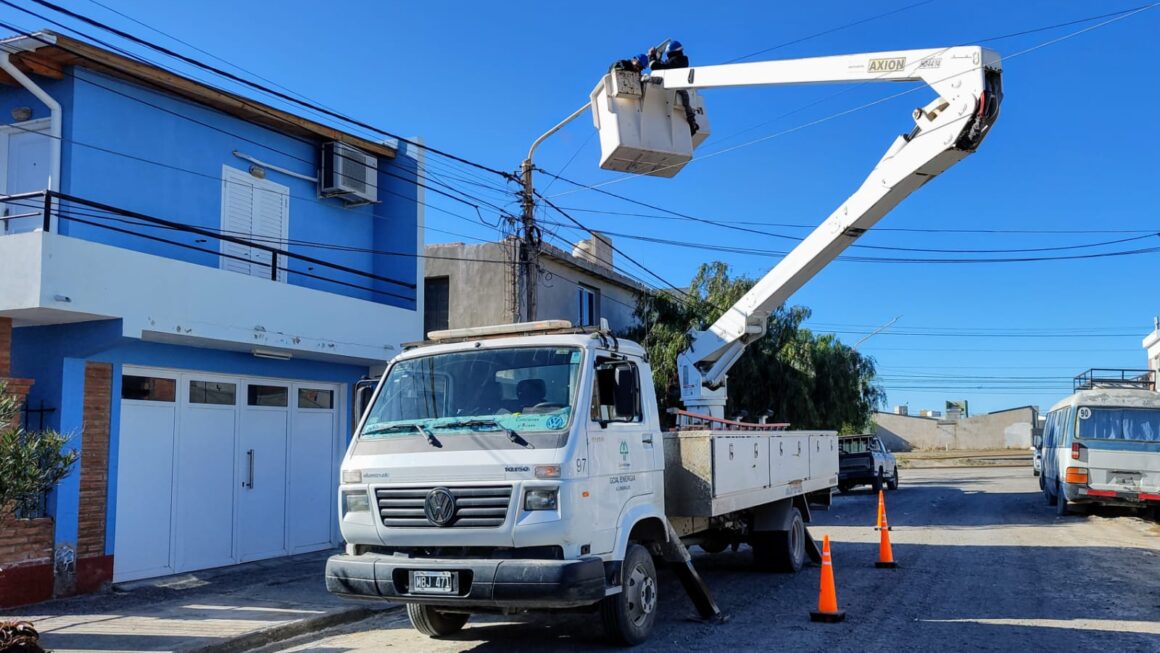 Vecinos del barrio comercio 2, agradecieron la instalación de luminarias Led.