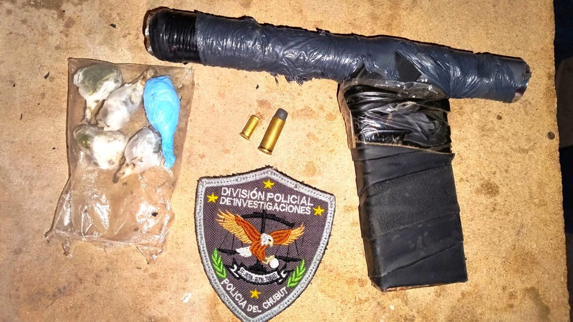 La Policía del Chubut detuvo a un individuo que robó a dos adolescentes a la salida de una escuela de Trelew