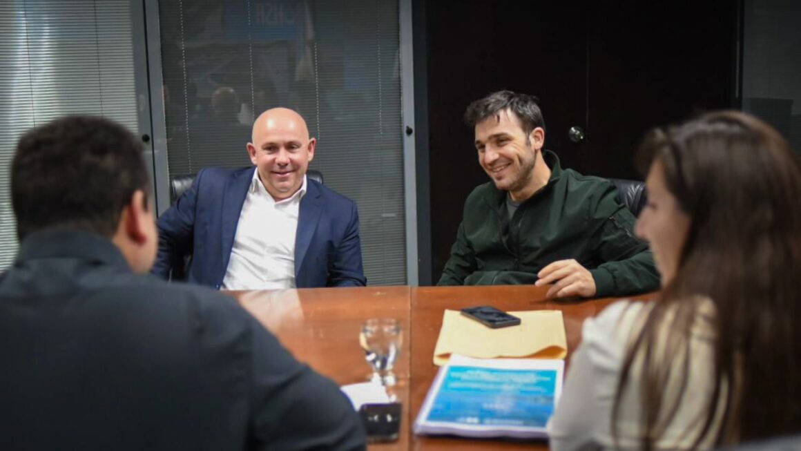 Torres y Gustavo Sastre se reunieron con autoridades del ENOHSA para avanzar en la reactivación de importantes obras para Puerto Madryn