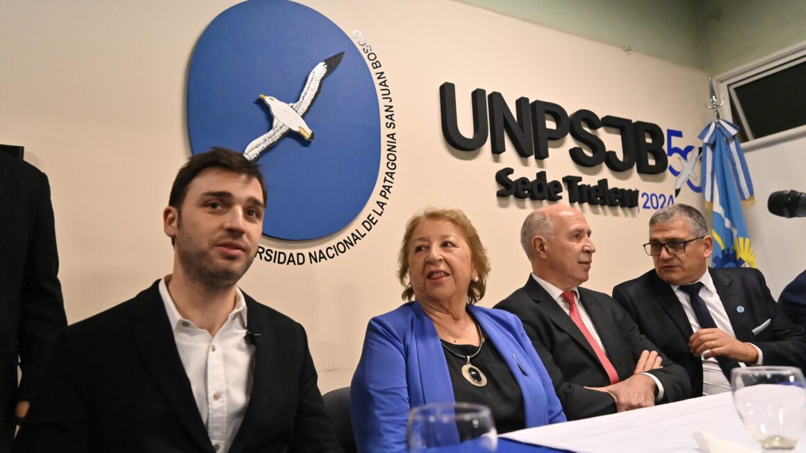 Torres participó junto a Ricardo Lorenzetti de una conferencia magistral en la Universidad Nacional de la Patagonia